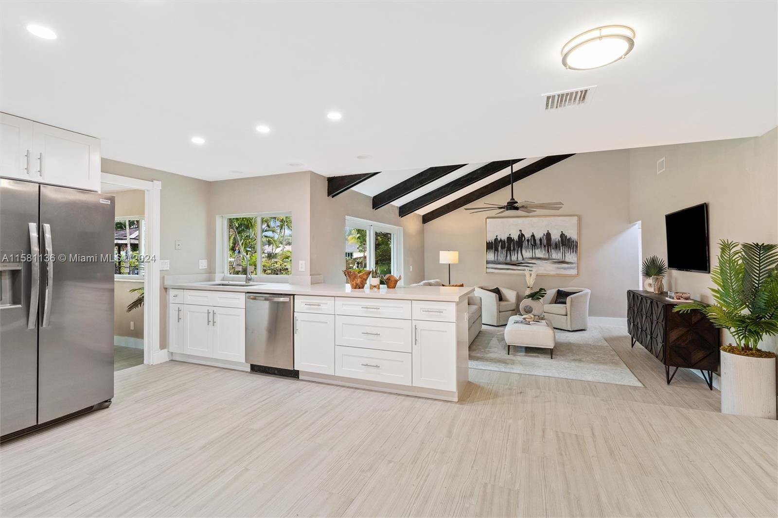 ROLLING HILLS LAKE ESTATE - Residential