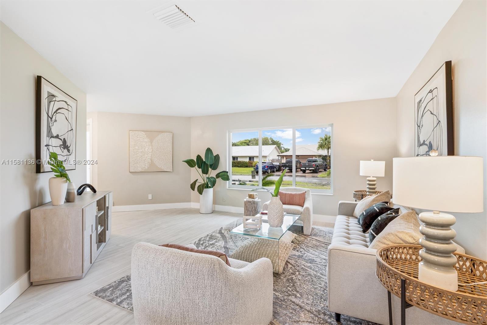 ROLLING HILLS LAKE ESTATE - Residential