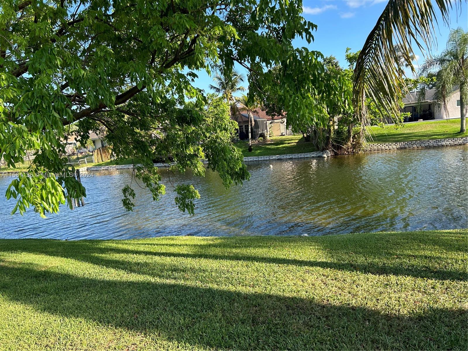 ROLLING HILLS LAKE ESTATE - Residential
