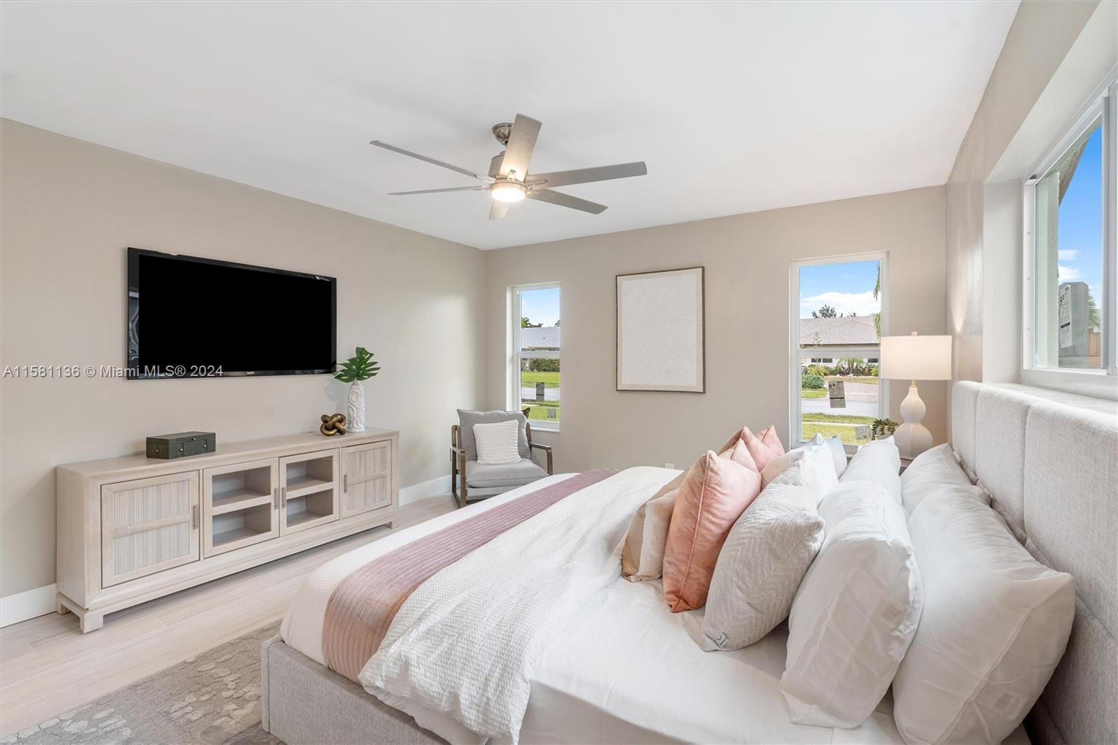 ROLLING HILLS LAKE ESTATE - Residential