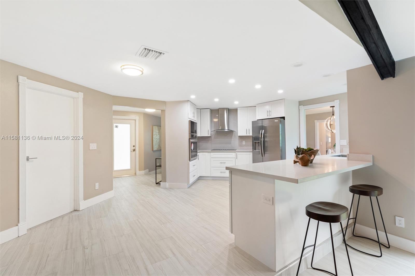 ROLLING HILLS LAKE ESTATE - Residential