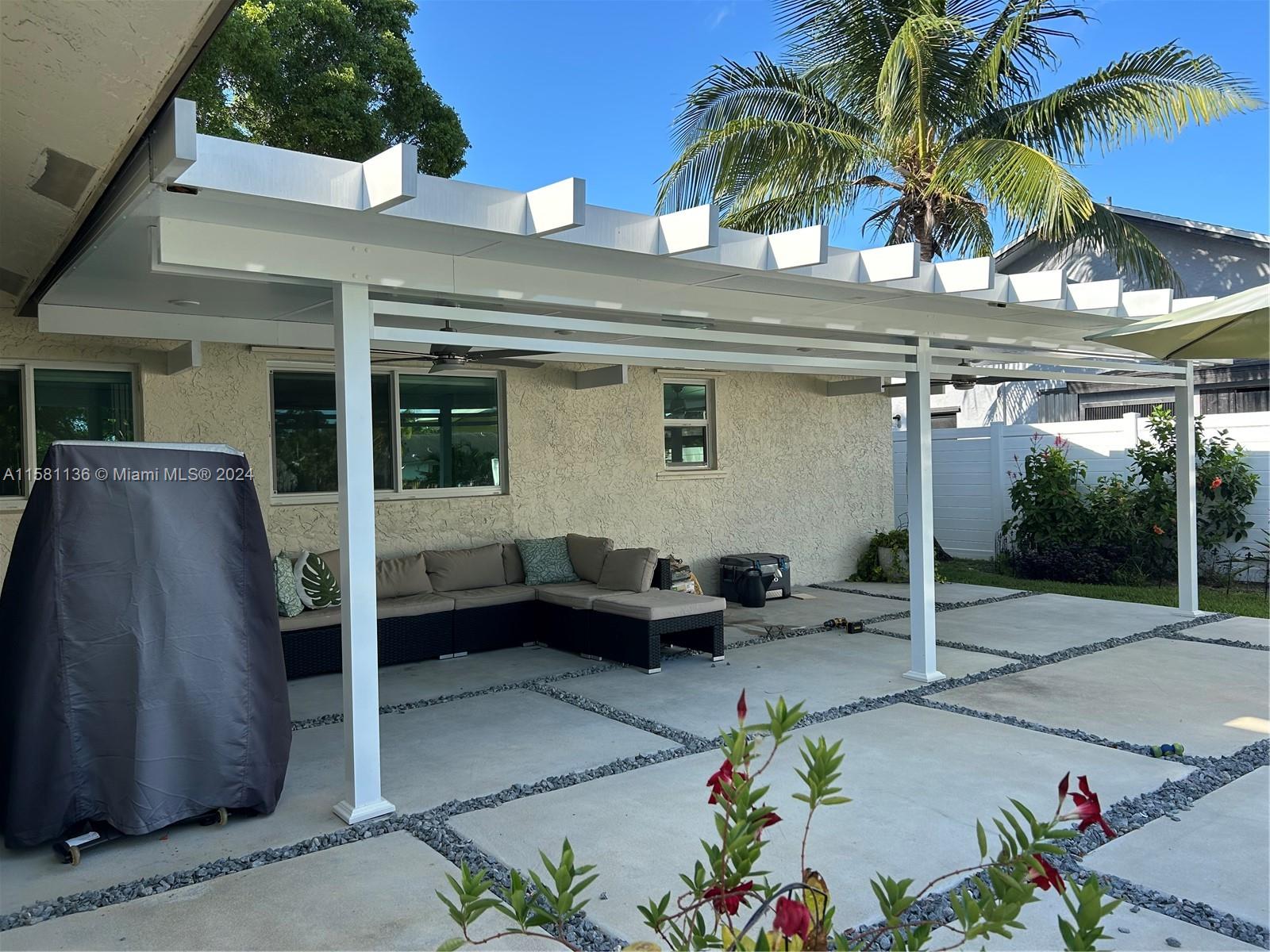 ROLLING HILLS LAKE ESTATE - Residential