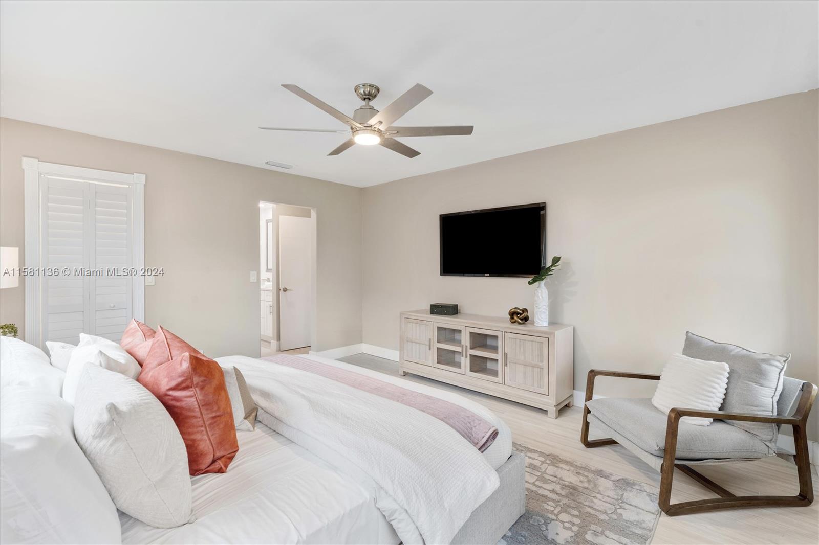 ROLLING HILLS LAKE ESTATE - Residential