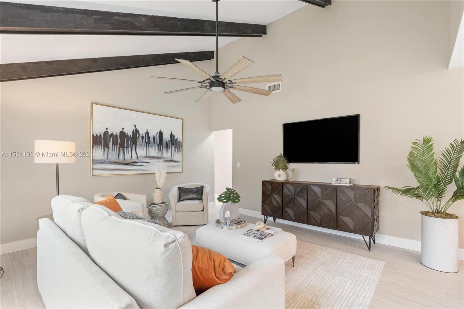 ROLLING HILLS LAKE ESTATE - Residential