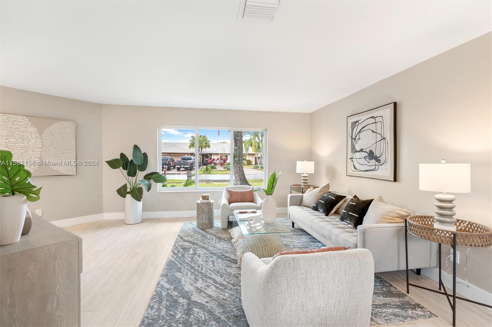 ROLLING HILLS LAKE ESTATE - Residential