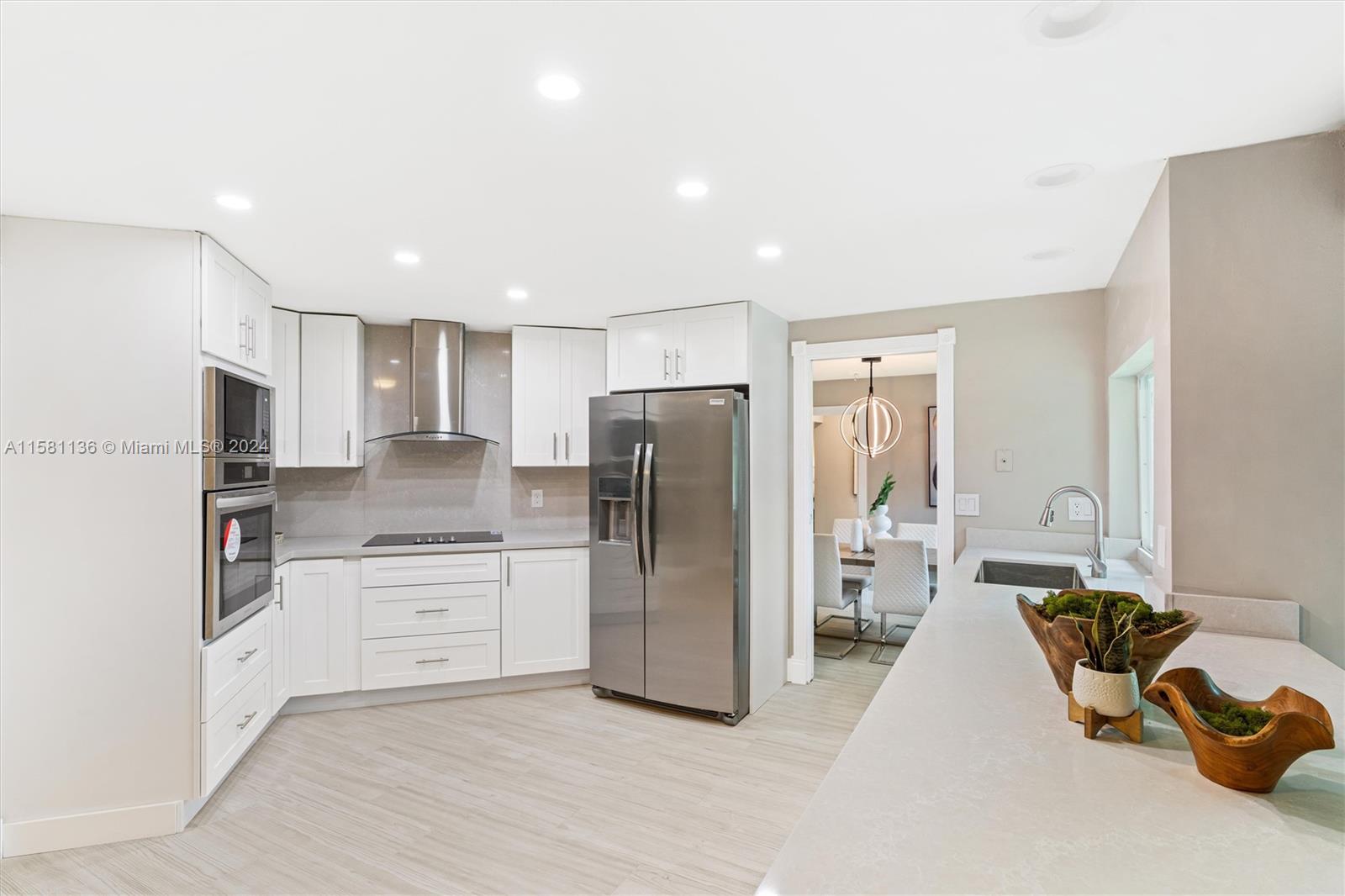ROLLING HILLS LAKE ESTATE - Residential