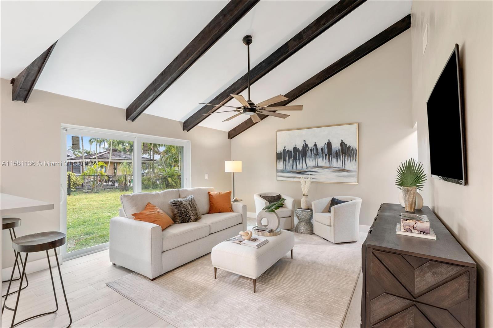 ROLLING HILLS LAKE ESTATE - Residential