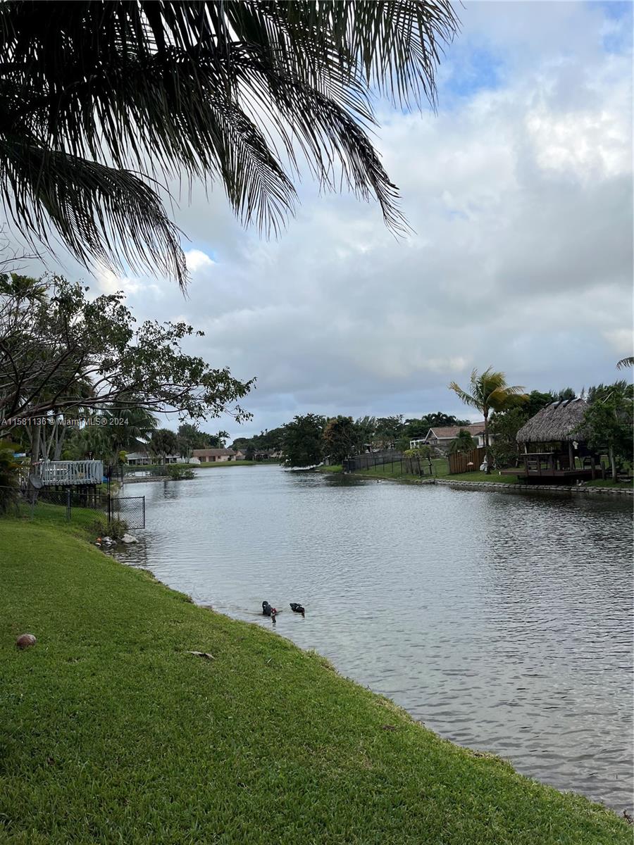 ROLLING HILLS LAKE ESTATE - Residential