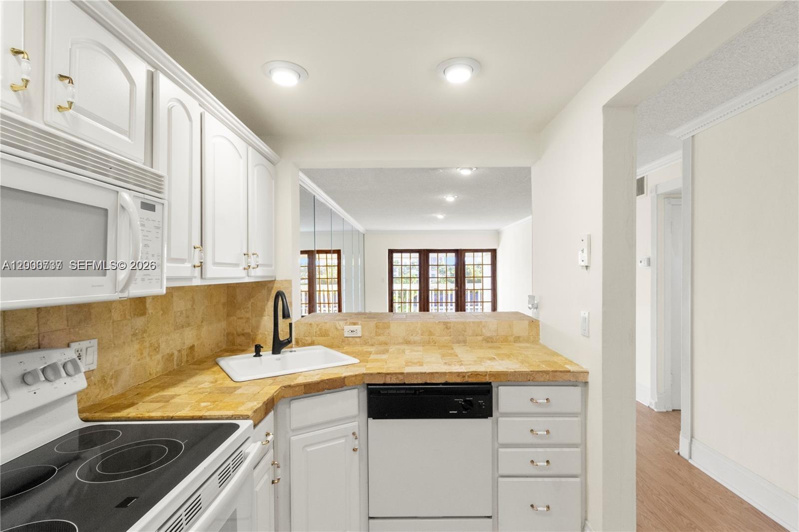 ISLE OF PARADISE CO-OP F - Residential Lease
