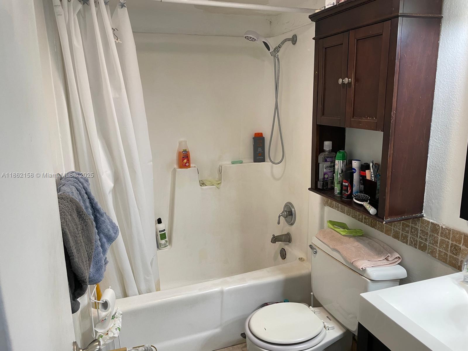 VILLAGE PARK AT OAKLAND C - Residential