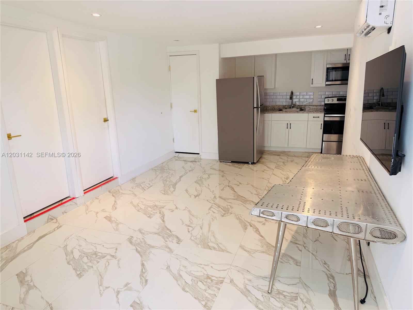 CENTRAL GOLF SEC OF HOLLY - Residential Lease