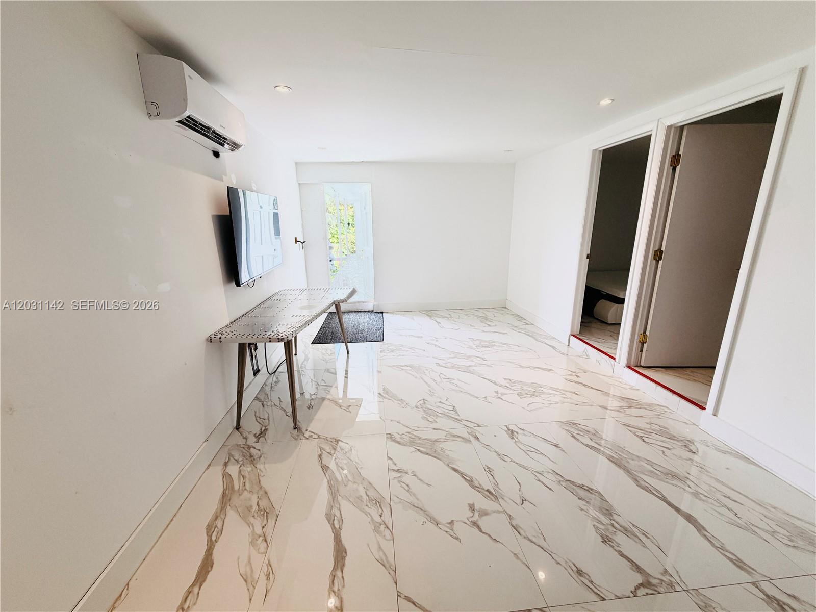 CENTRAL GOLF SEC OF HOLLY - Residential Lease