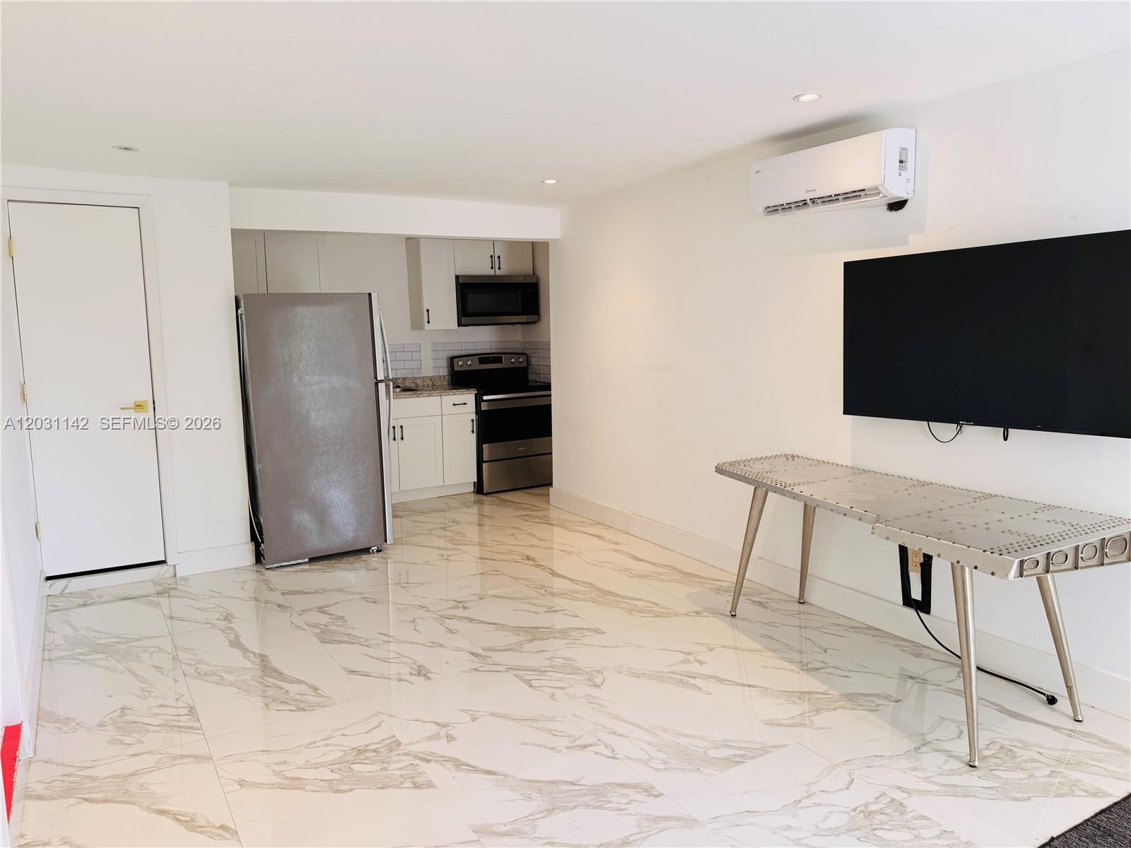 CENTRAL GOLF SEC OF HOLLY - Residential Lease