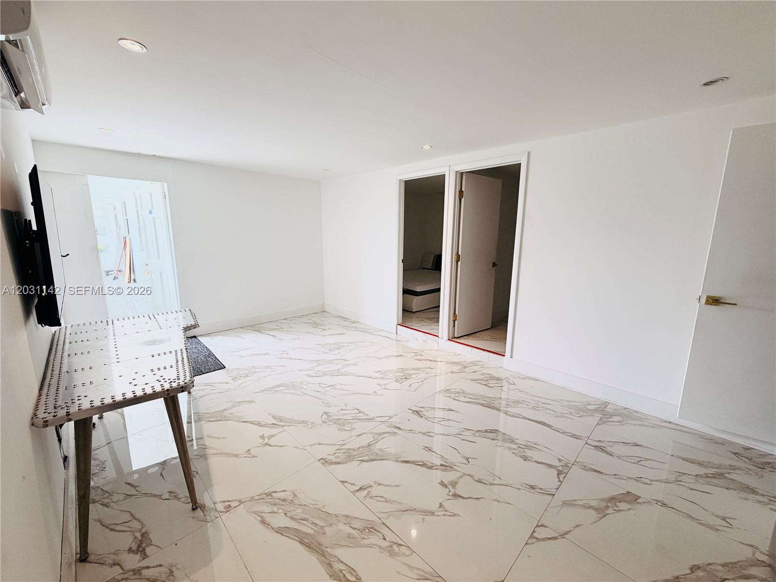 CENTRAL GOLF SEC OF HOLLY - Residential Lease