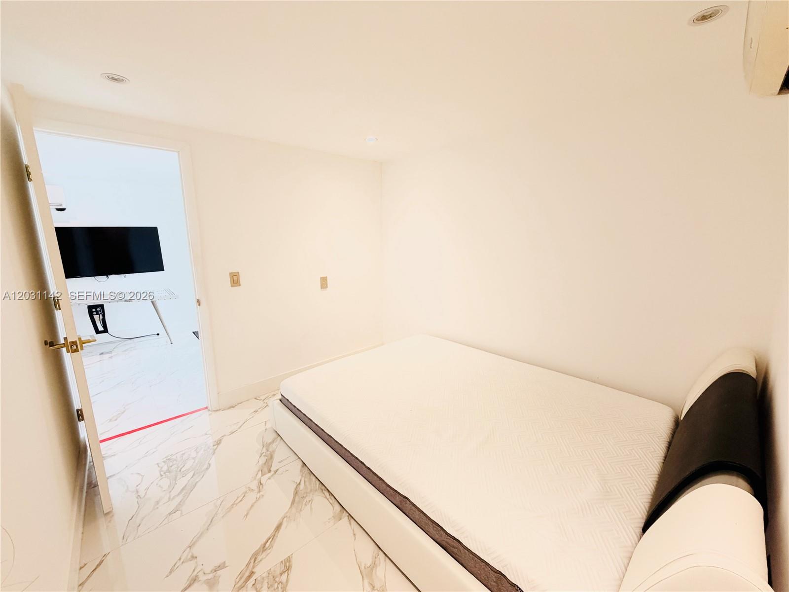CENTRAL GOLF SEC OF HOLLY - Residential Lease