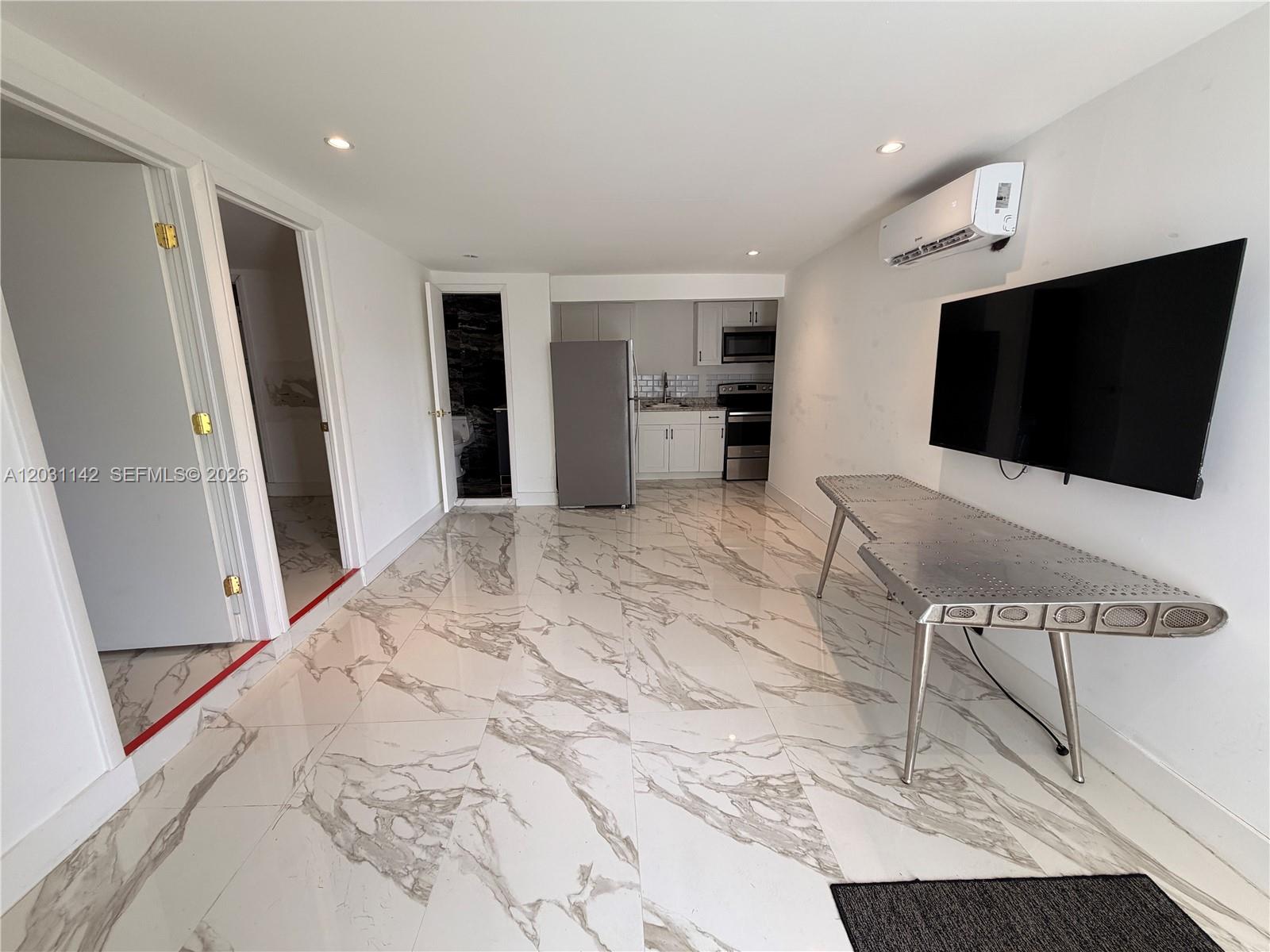 CENTRAL GOLF SEC OF HOLLY - Residential Lease