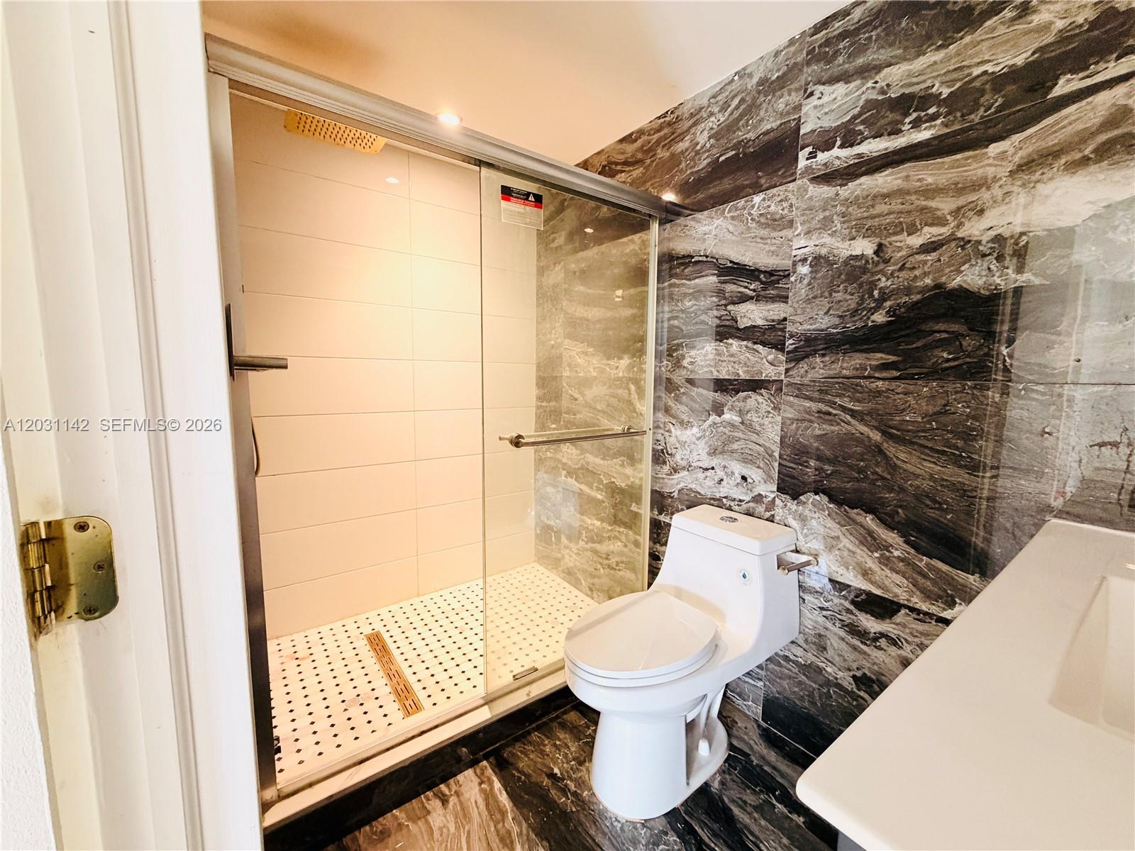 CENTRAL GOLF SEC OF HOLLY - Residential Lease