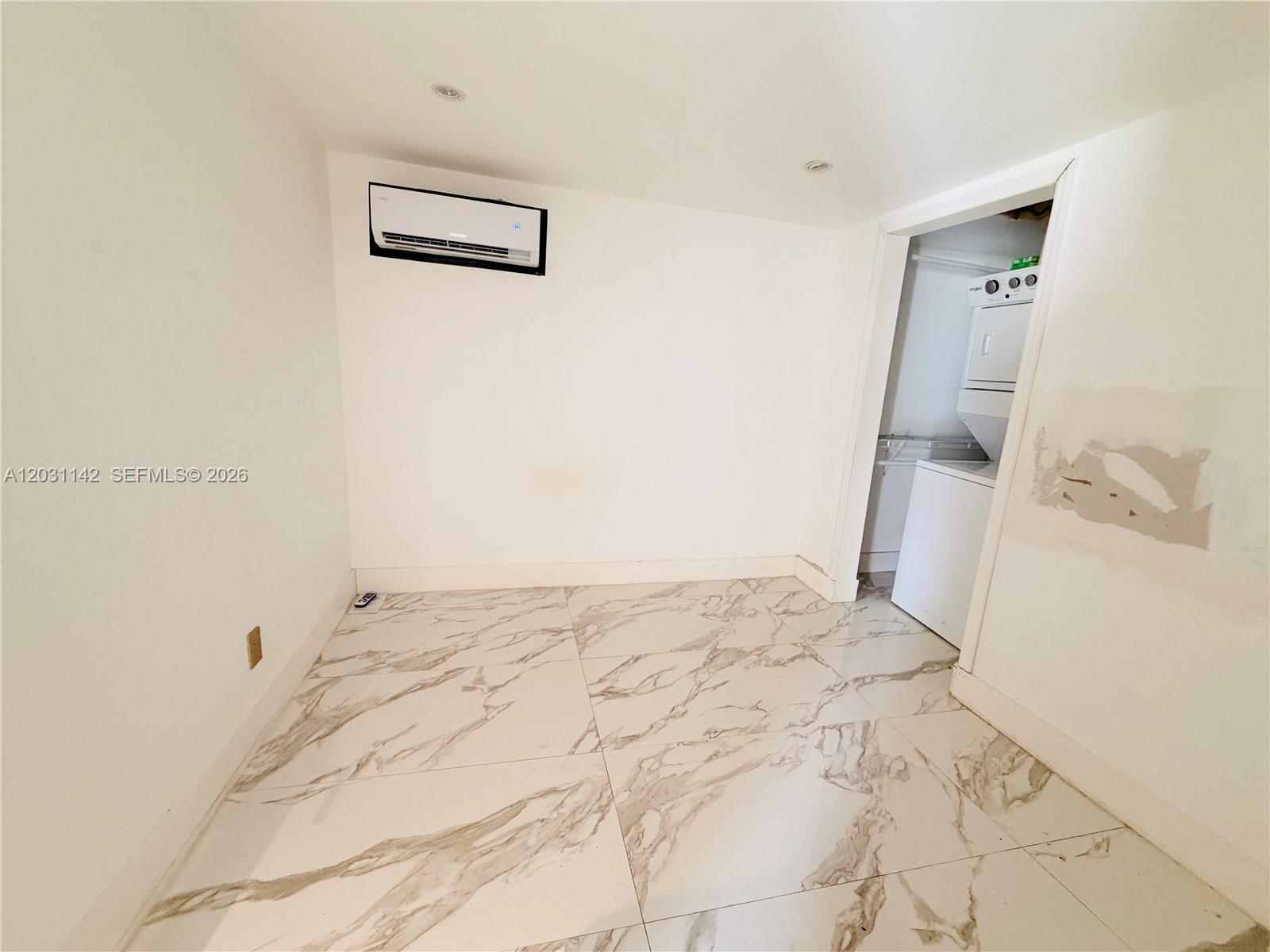 CENTRAL GOLF SEC OF HOLLY - Residential Lease