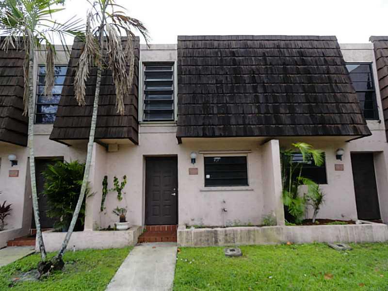 SPACIOUS 2 bed 2.5 bath TOWNHOME WITH WOOD FLOOR AND TILE FLOORS . VERY QUIET COMMUNITY WITH A BEAUTIFUL LAKE VIEW FROM TERRACE AND MASTER BEDROOM. TONS OF CLOSET SPACE, EAT IN KITCHEN, LARGE SCREENED PATIO. NO FORECLOSURE WORRIES HERE