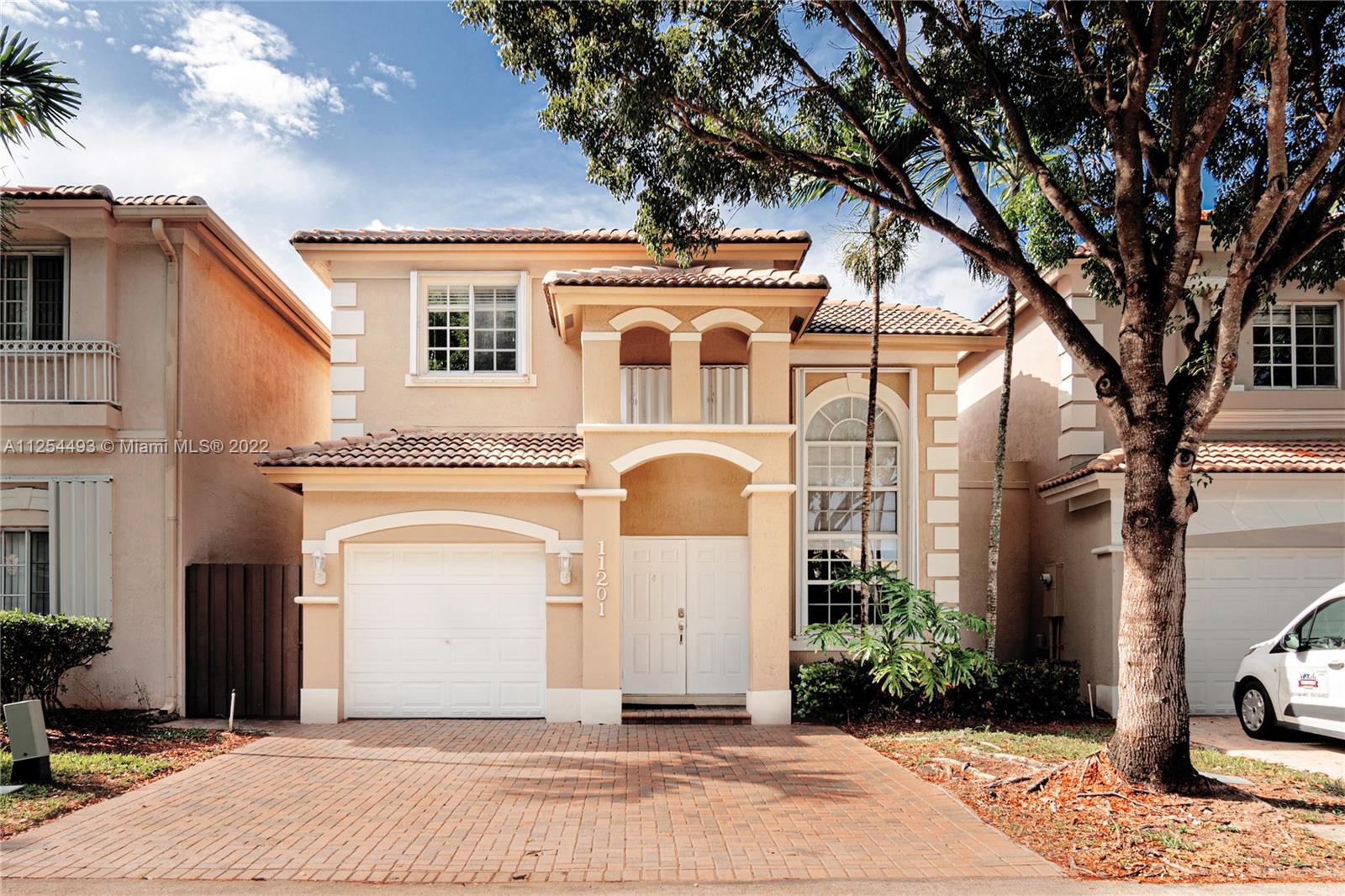 Townhouse 2 story in Doral Isles. Completely remodeled and updated 3 bedroom and 2.5 bathrooms.This house is spacious and comfortable. The community of Doral Isles ammenities include 3 pools, tennis courts, gym, exercise room, basketball, children's play area, jogging and walking trail. Please wear mask.