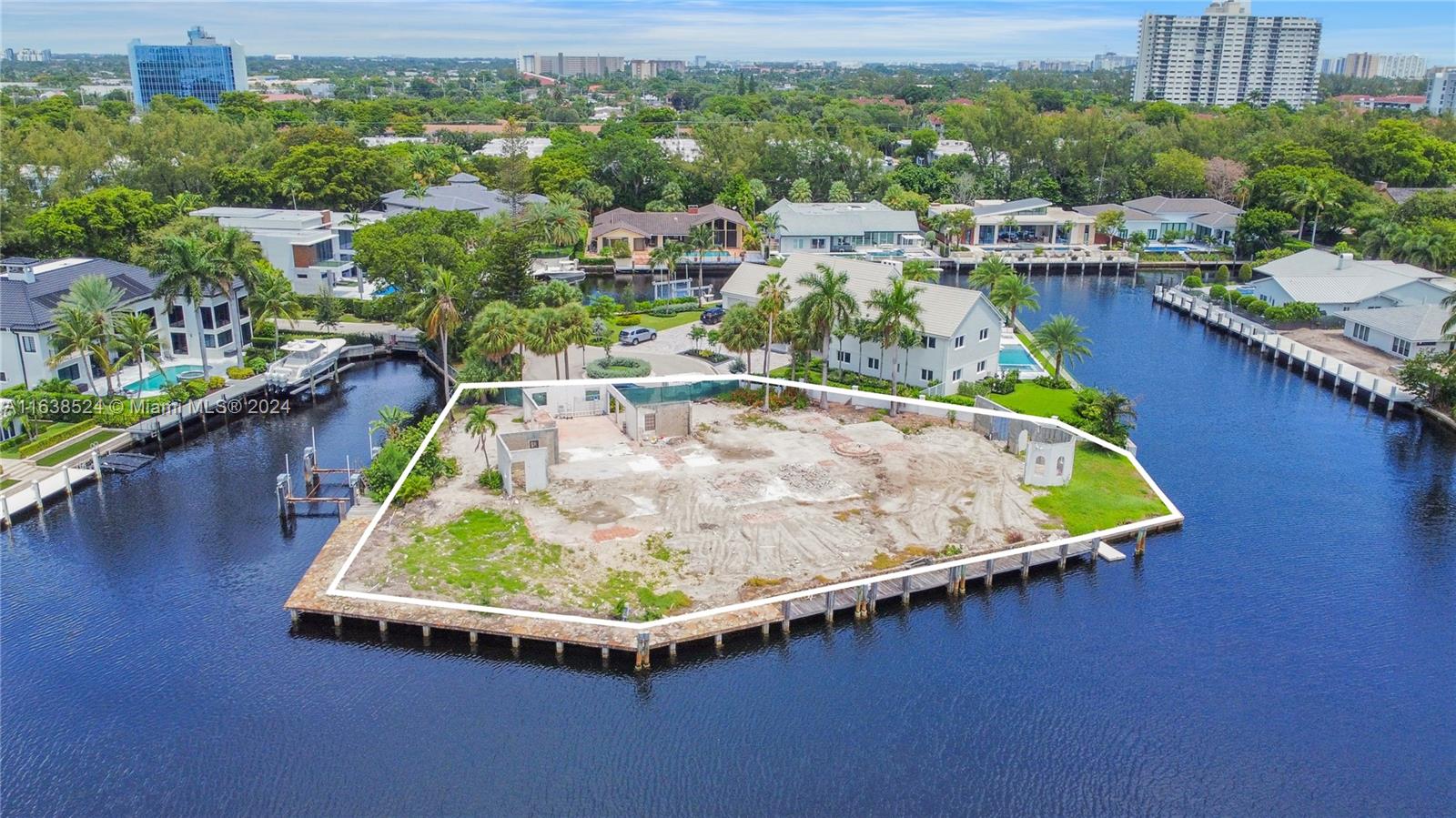 BAY COLONY SEC OF LANDING - Land