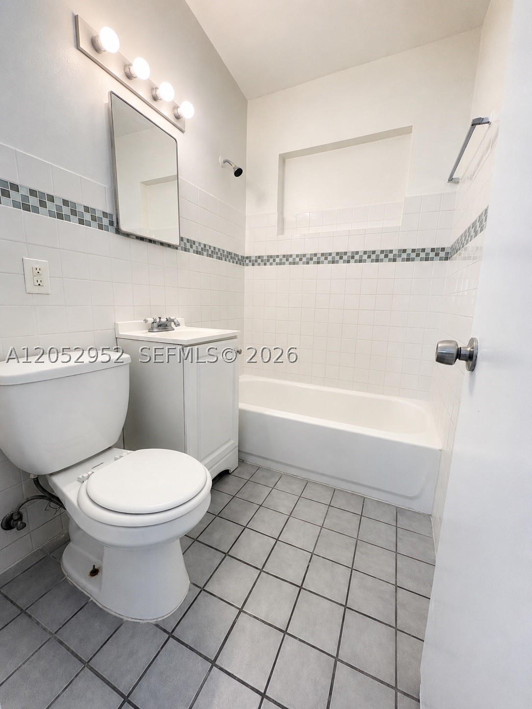 PALM AVE HEIGHTS - Residential Lease