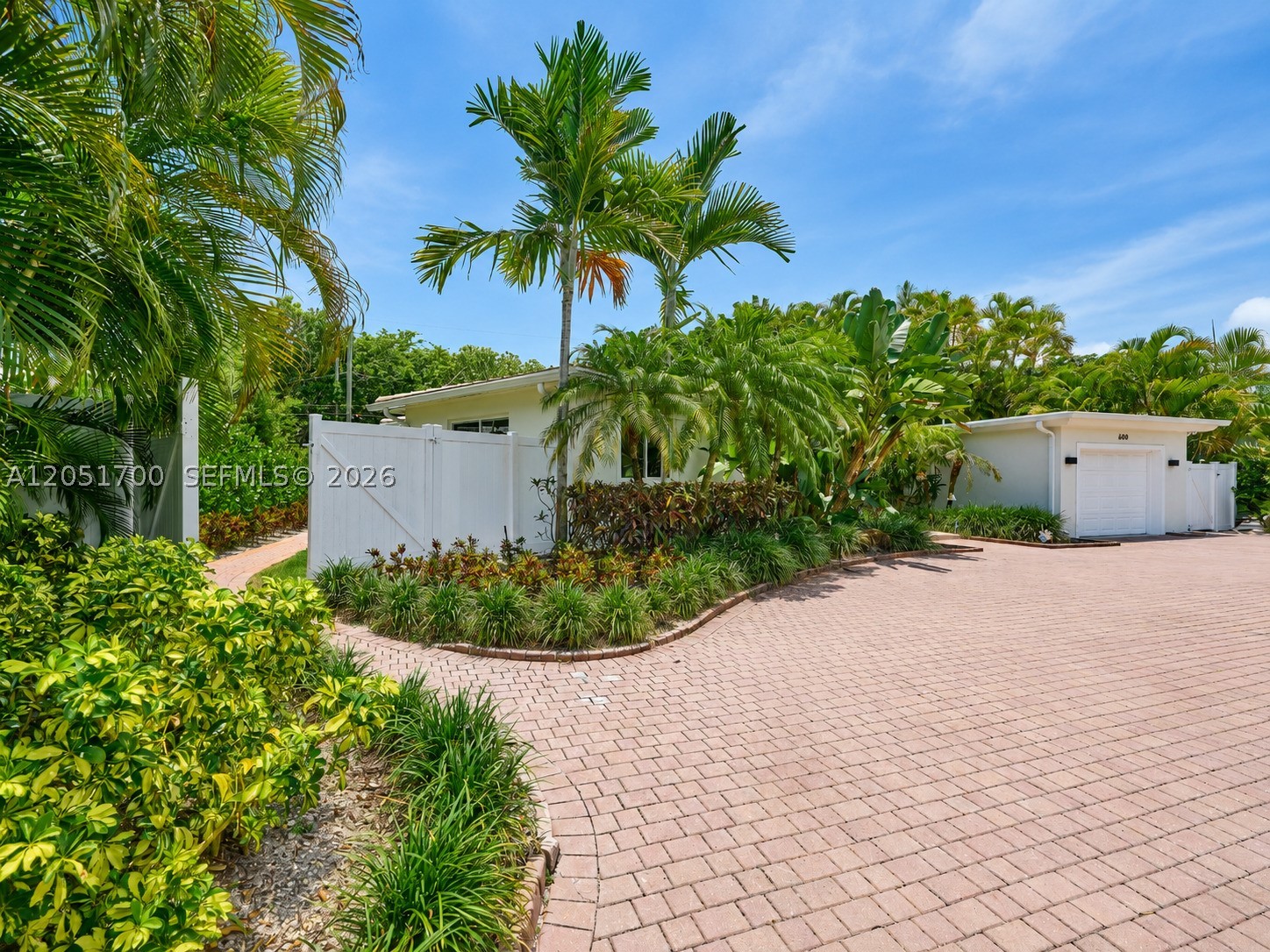 PARK PLAZA - Residential Lease