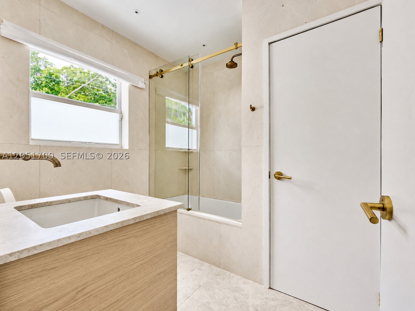PARK PLAZA - Residential Lease