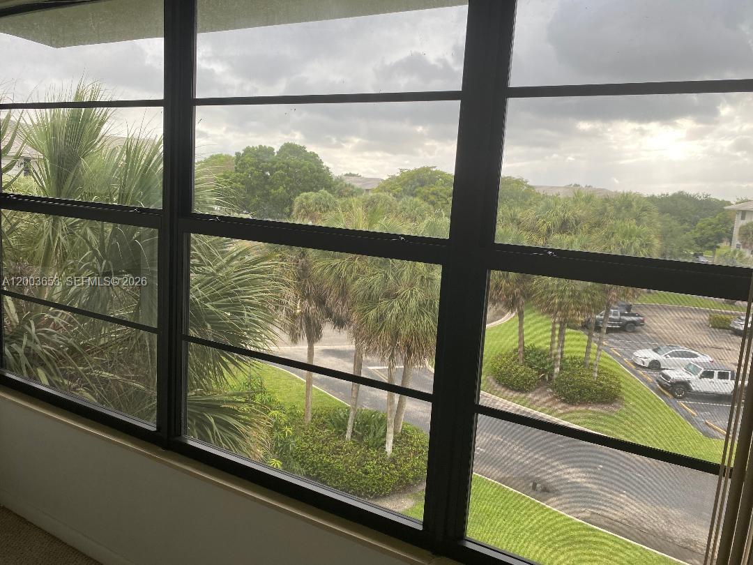CONDO 27 OF WHITEHALL CON - Residential