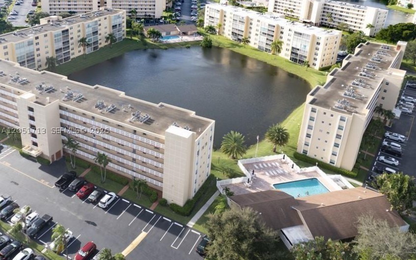 MEADOWBROOK LAKES VIEW CO - Residential
