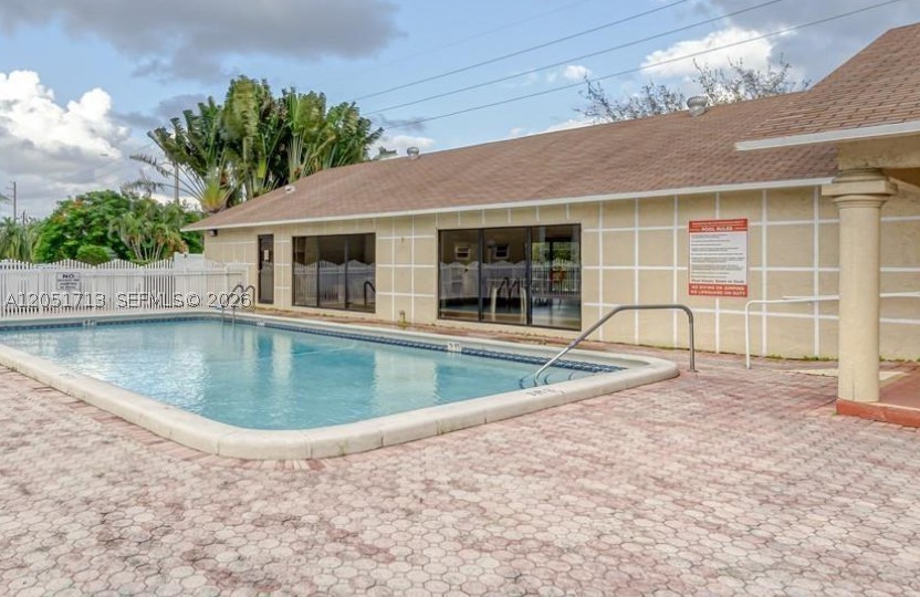 MEADOWBROOK LAKES VIEW CO - Residential