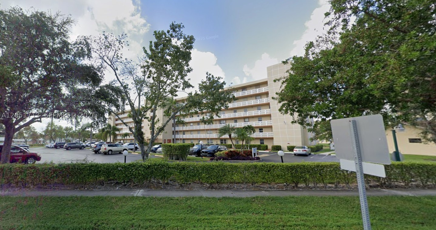 MEADOWBROOK LAKES VIEW CO - Residential