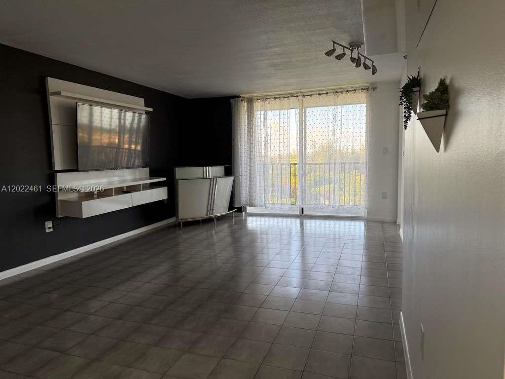 CHANTILLY CONDO - Residential