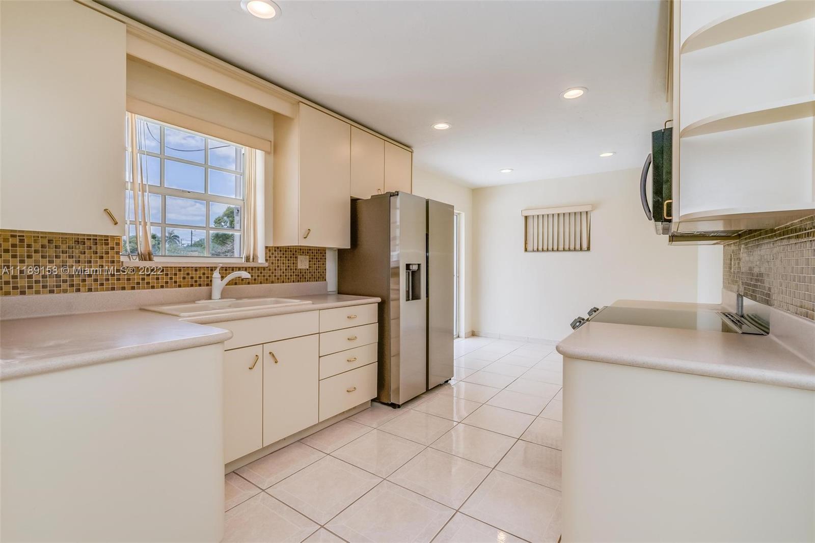 CORAL PARK ESTATES SEC 4 - Residential Lease