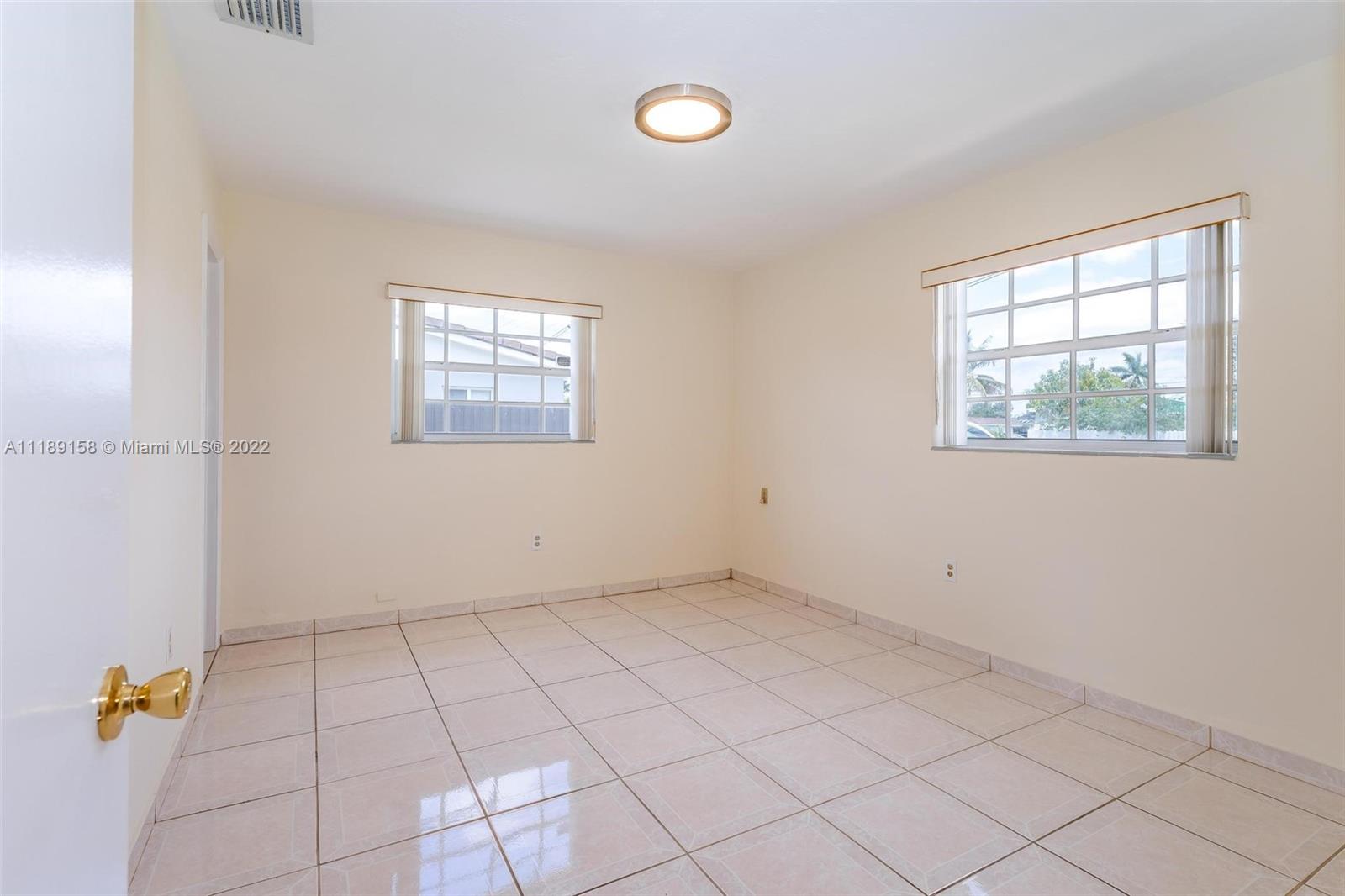 CORAL PARK ESTATES SEC 4 - Residential Lease