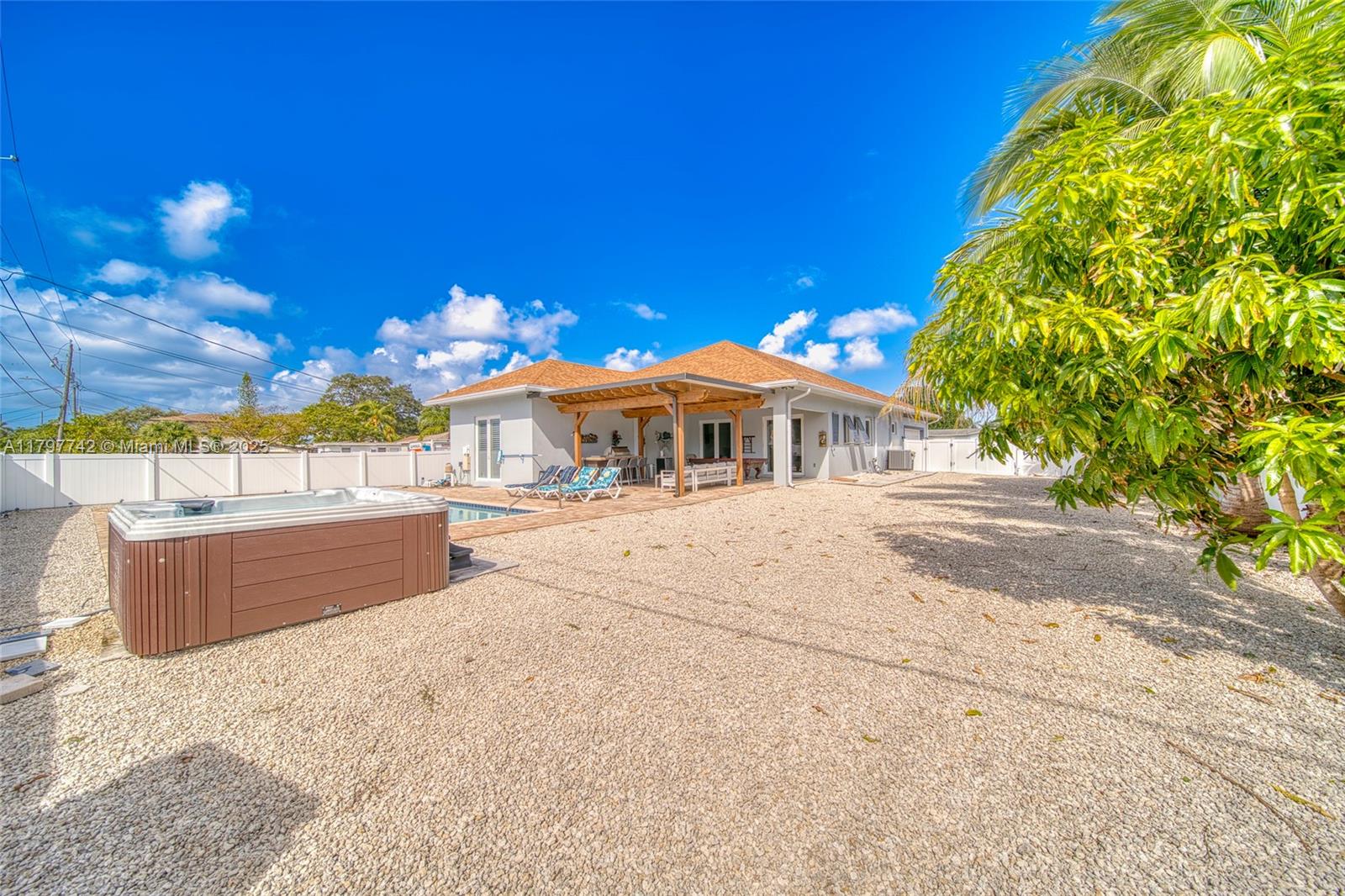 NORTH HOLLYWOOD - Residential