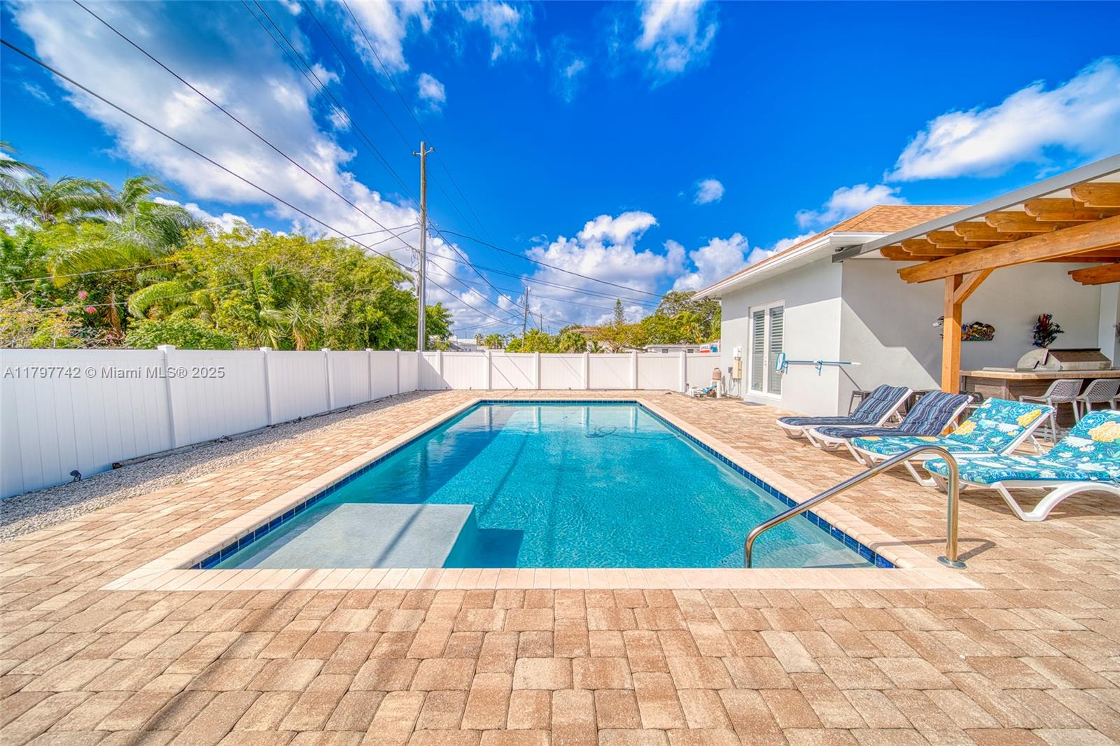 NORTH HOLLYWOOD - Residential