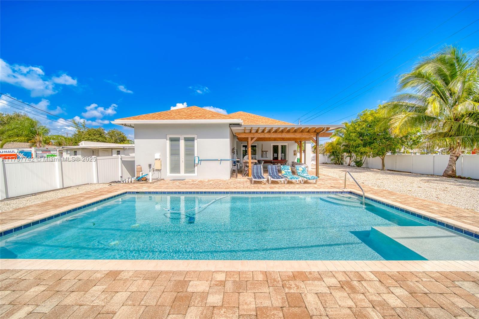 NORTH HOLLYWOOD - Residential