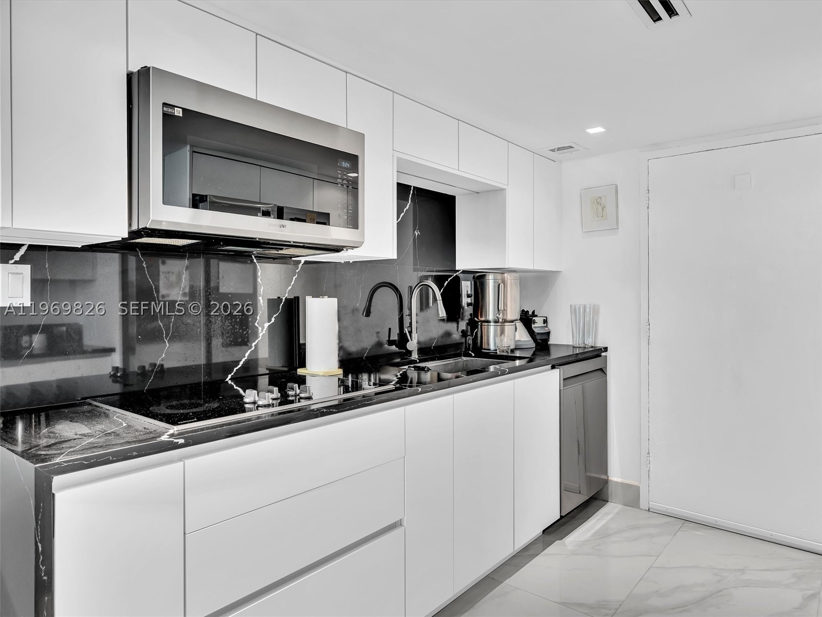 THE PRESIDENTIAL CONDO - Residential