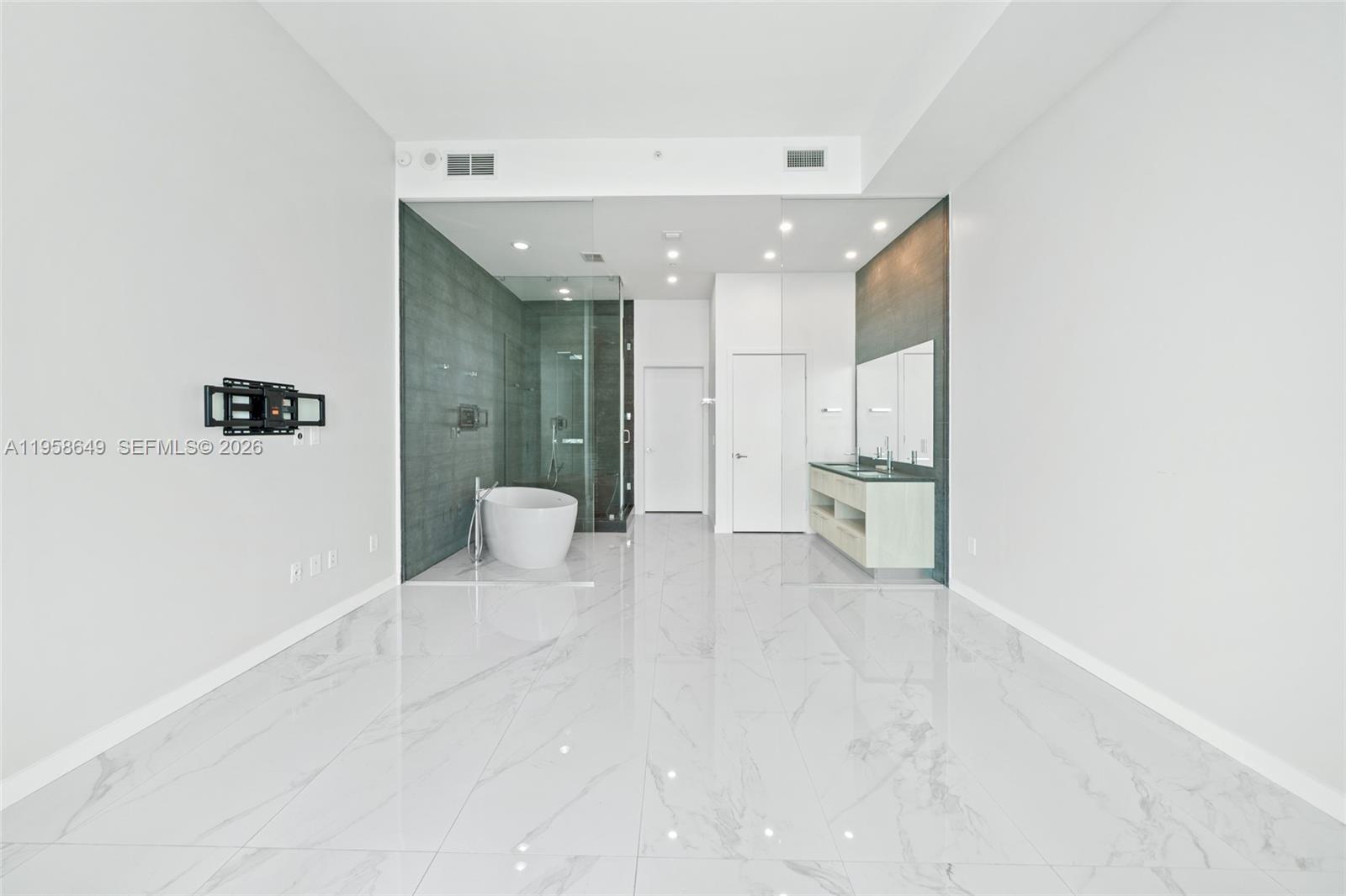 GRAN PARAISO CONDO - Residential
