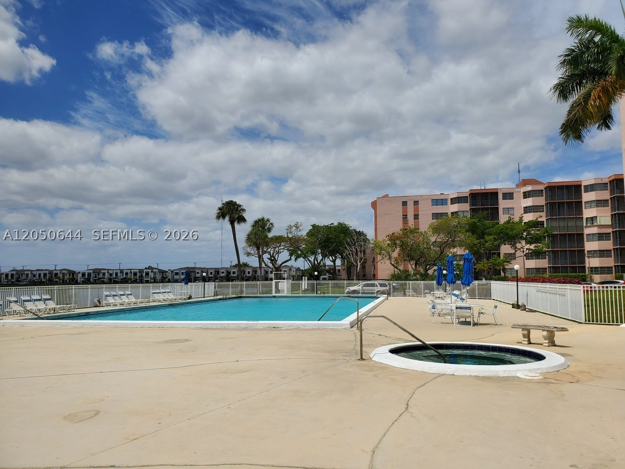 LAKEVIEW OF THE CALF CLUB - Residential
