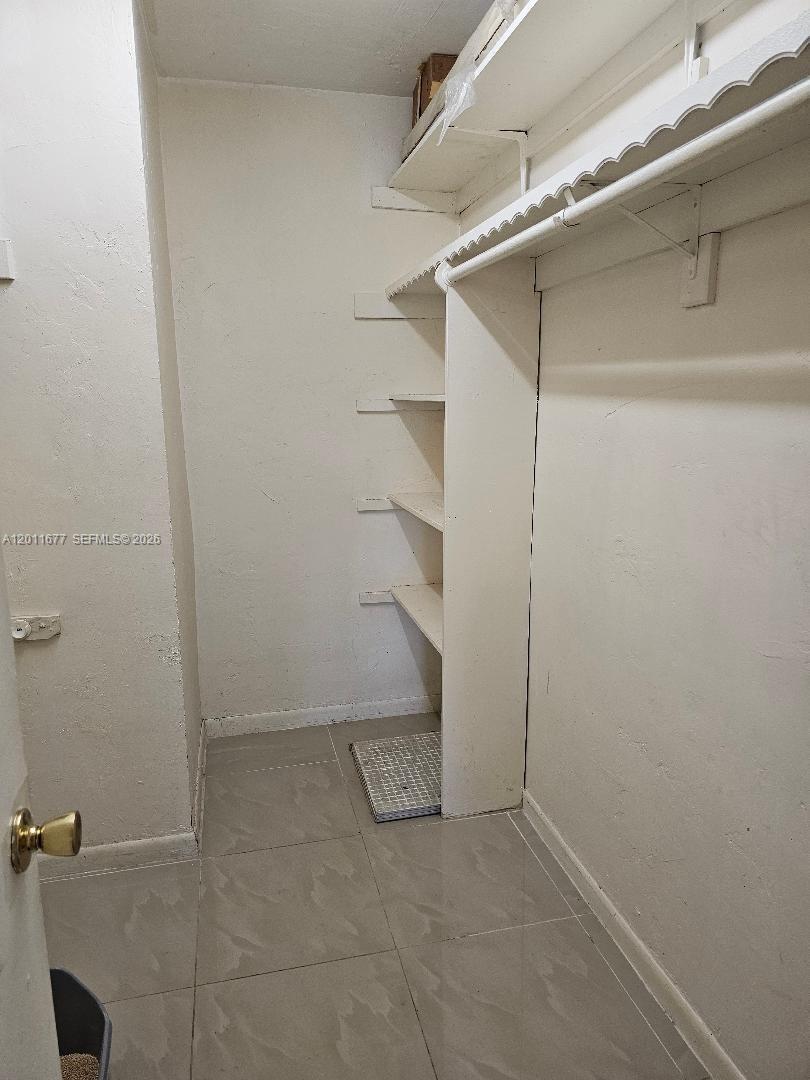 KINGSTON SQUARE CONDO - Residential