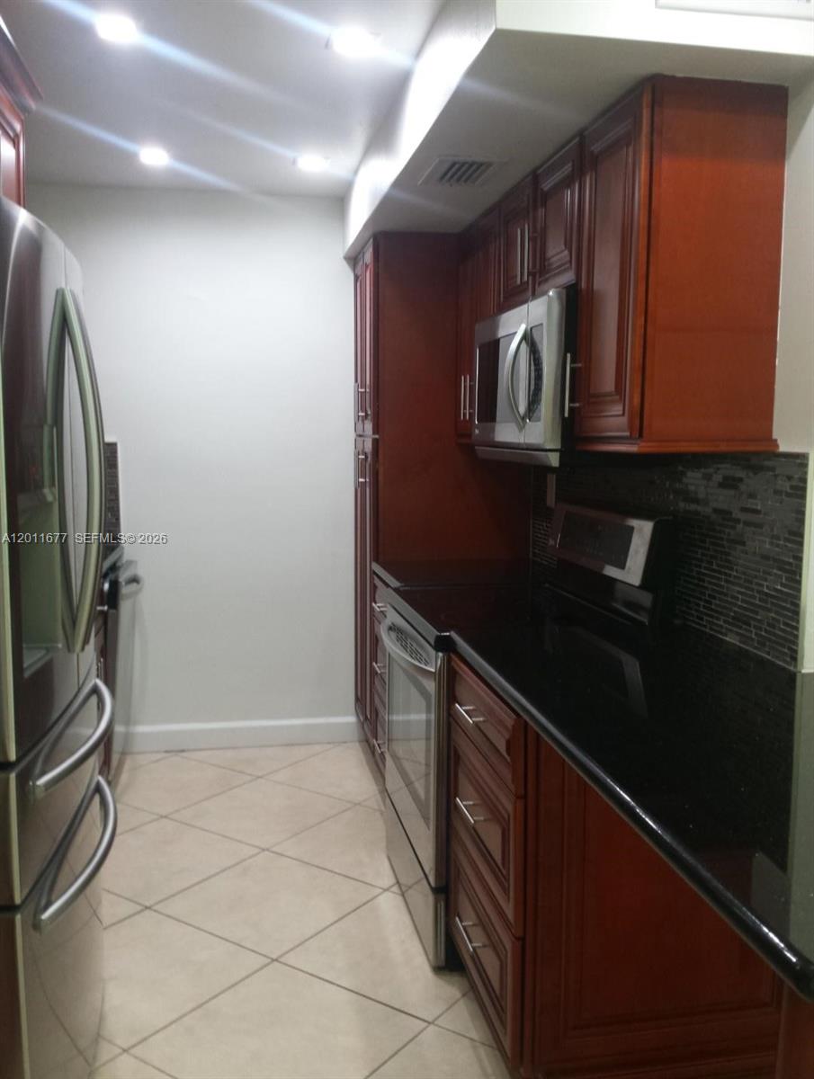 KINGSTON SQUARE CONDO - Residential