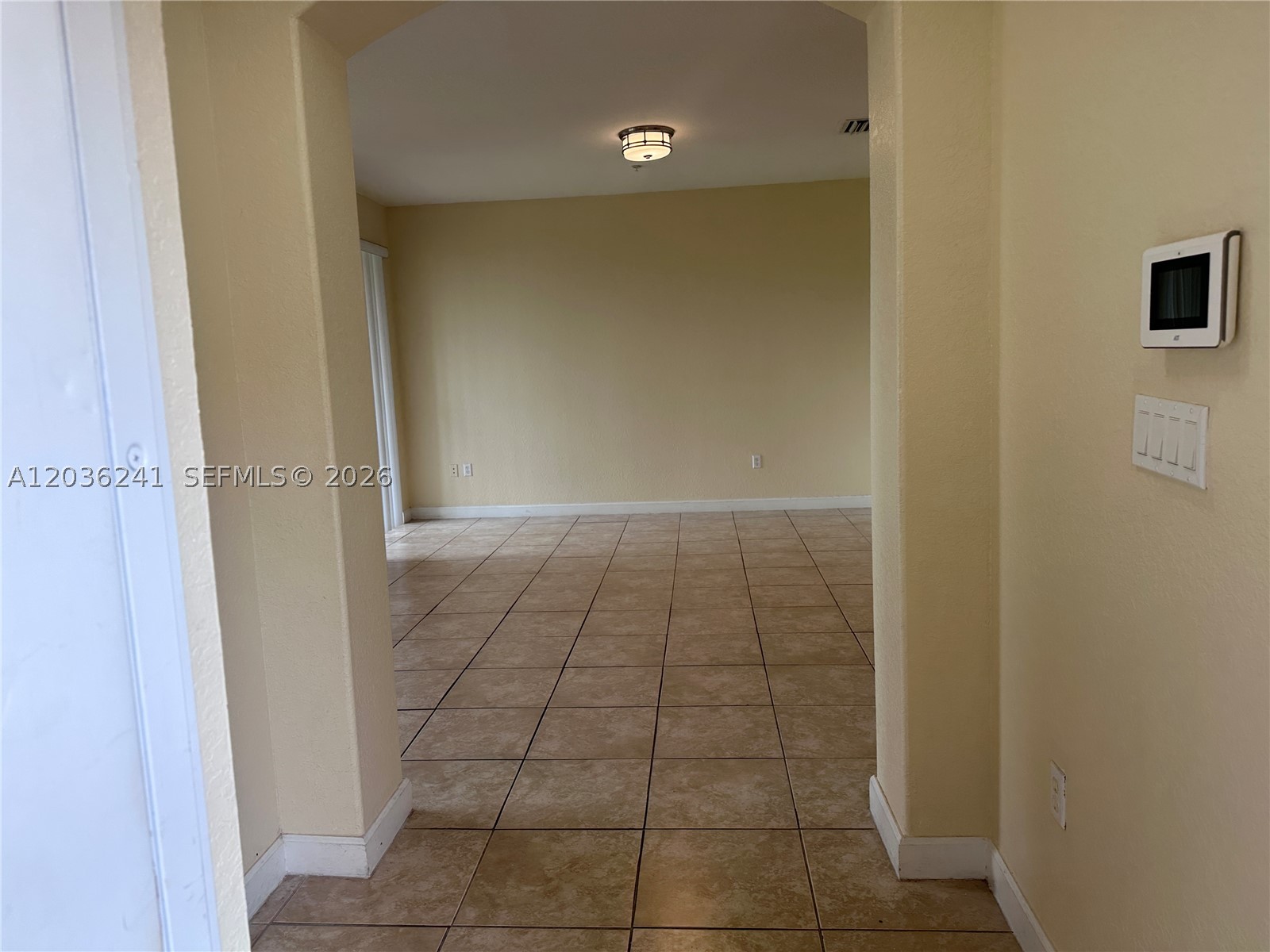 FONTAINBLEAU LAKES COURTY - Residential Lease