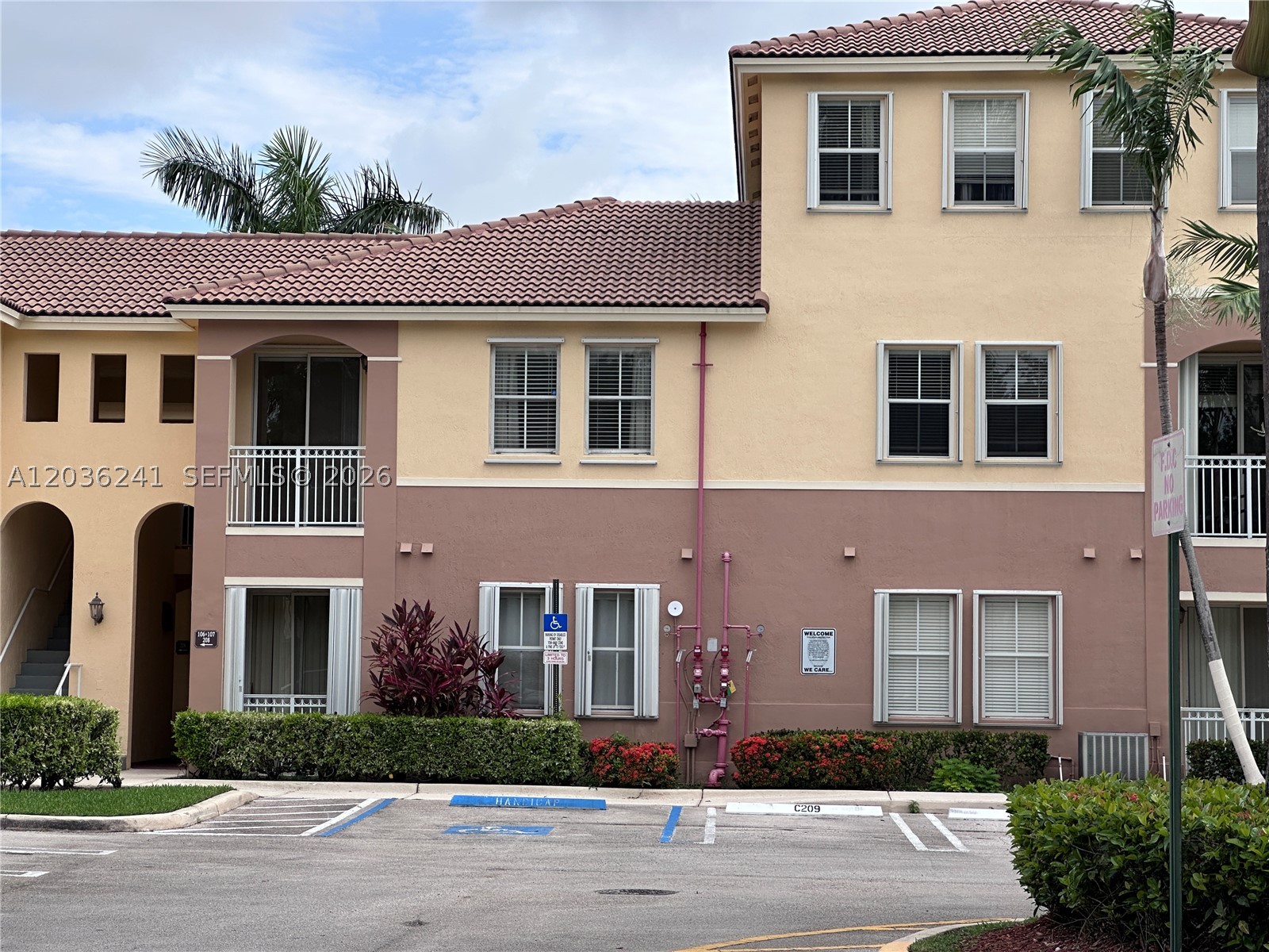 FONTAINBLEAU LAKES COURTY - Residential Lease