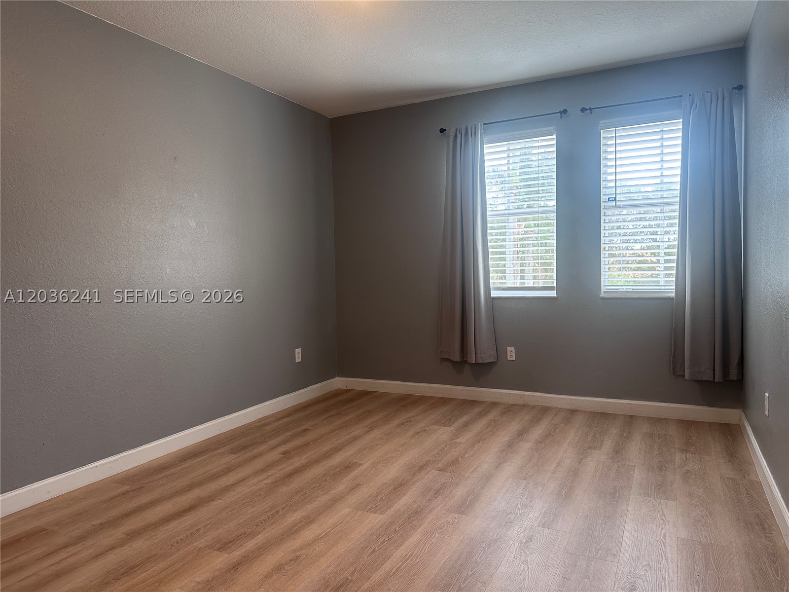FONTAINBLEAU LAKES COURTY - Residential Lease