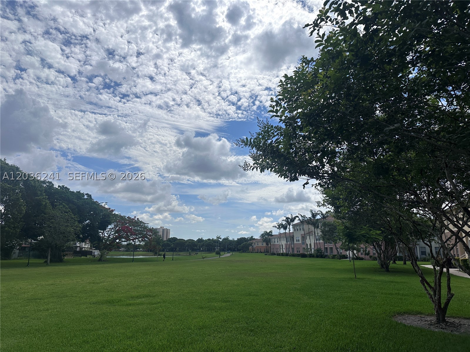 FONTAINBLEAU LAKES COURTY - Residential Lease
