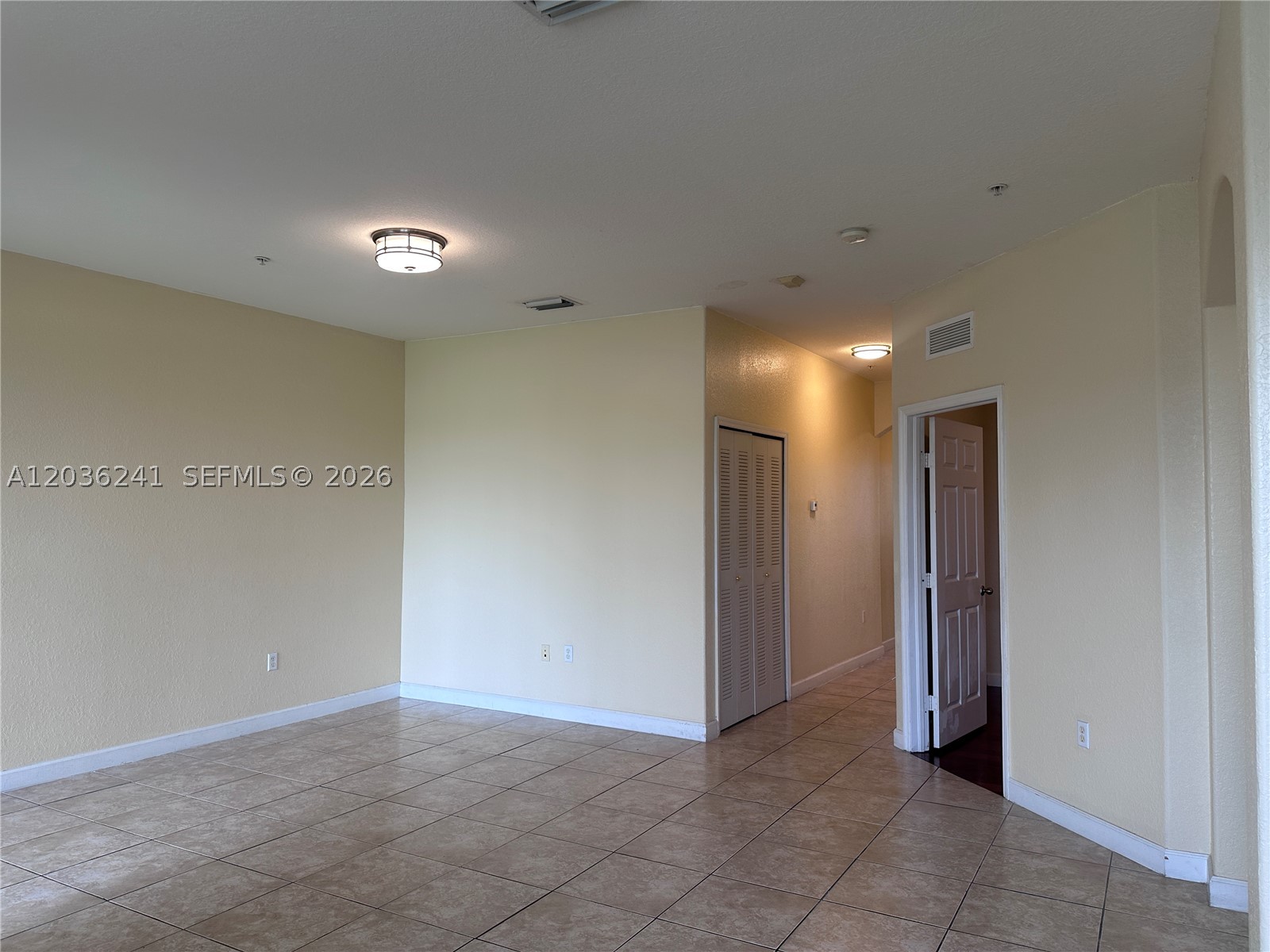 FONTAINBLEAU LAKES COURTY - Residential Lease