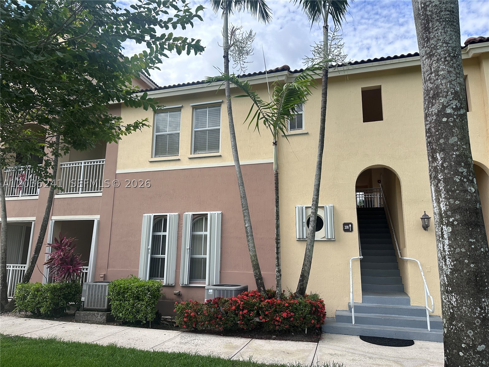 FONTAINBLEAU LAKES COURTY - Residential Lease