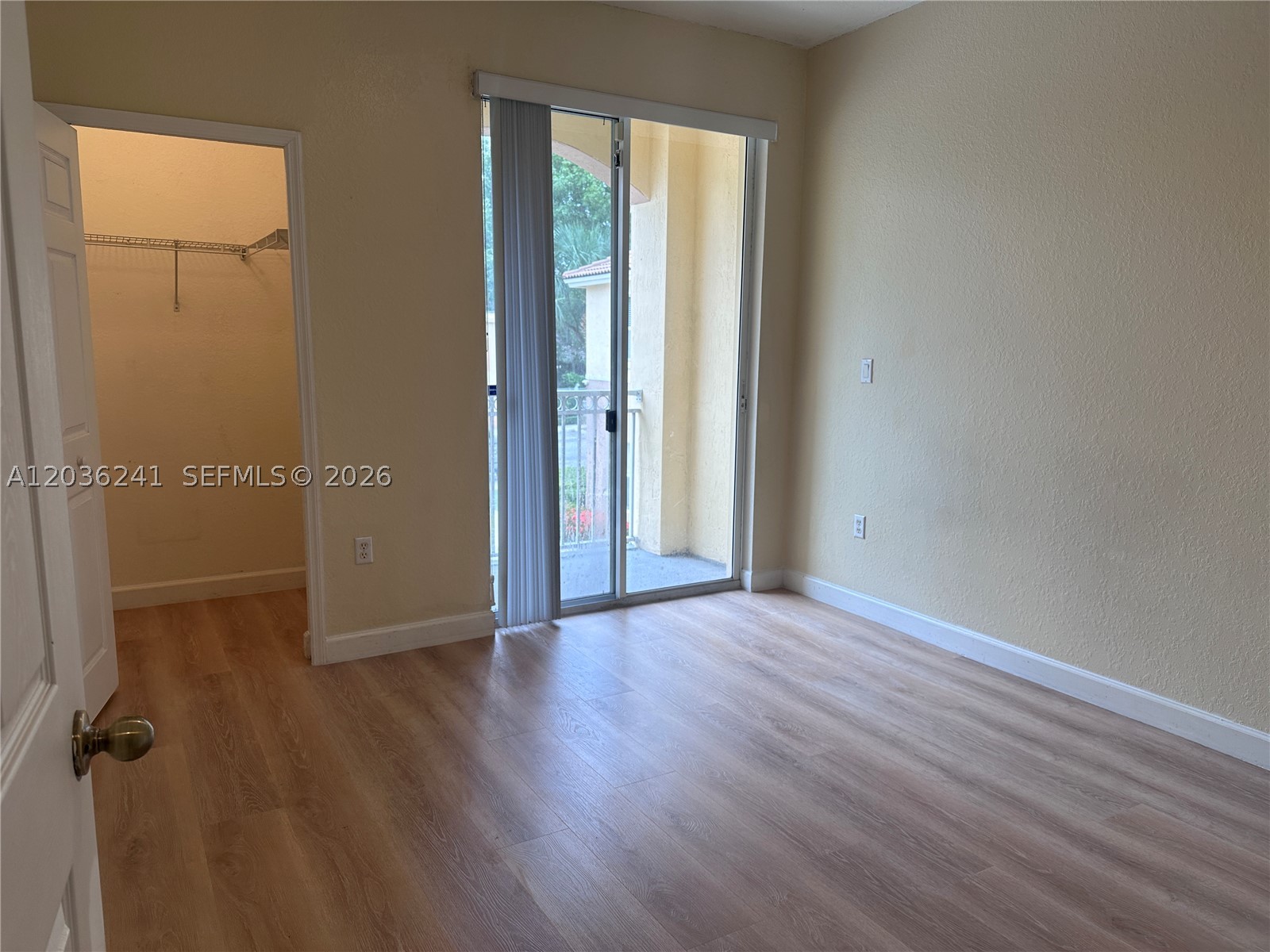 FONTAINBLEAU LAKES COURTY - Residential Lease